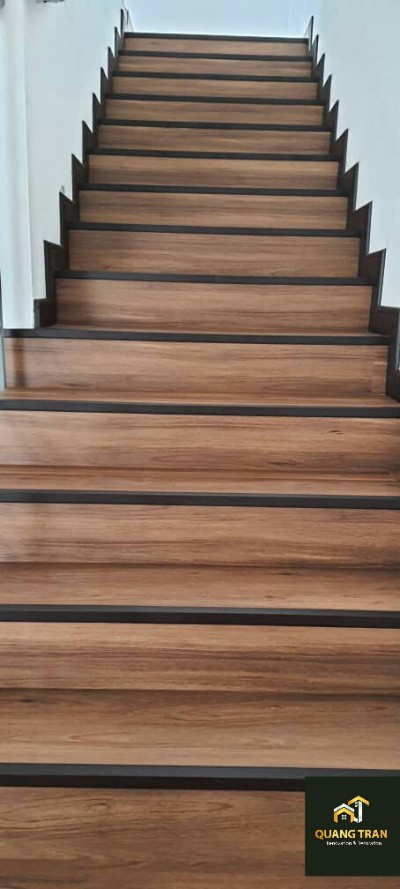 CÔNG TRÌNH NHÀ PHỐ - THI CÔNG SÀN NHỰA HÈM KHÓA SPC 4mm GIẢ GỖ - ỐP CẦU THANG SÀN NHỰA SPC QUANGTRAN