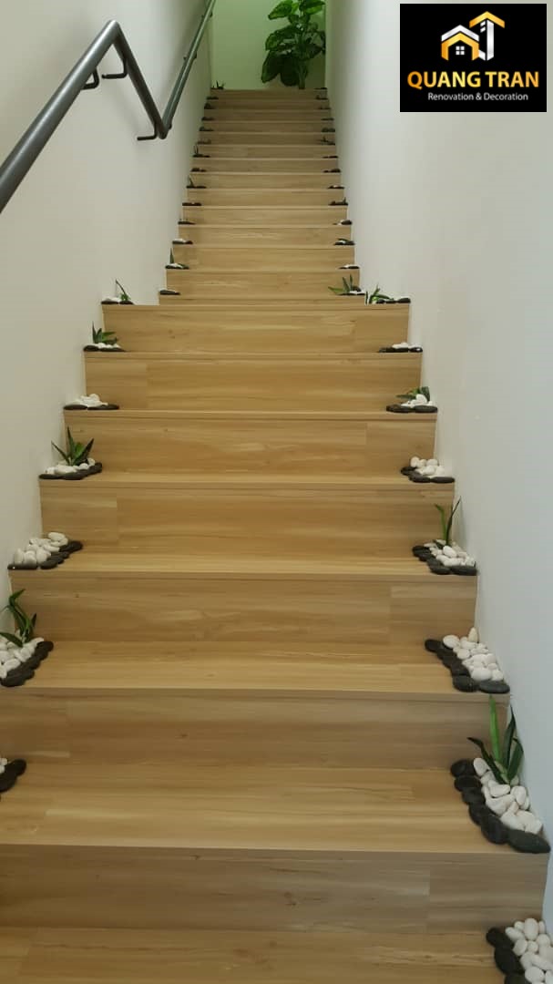 Thi công cầu thang dán tấm Vinyl