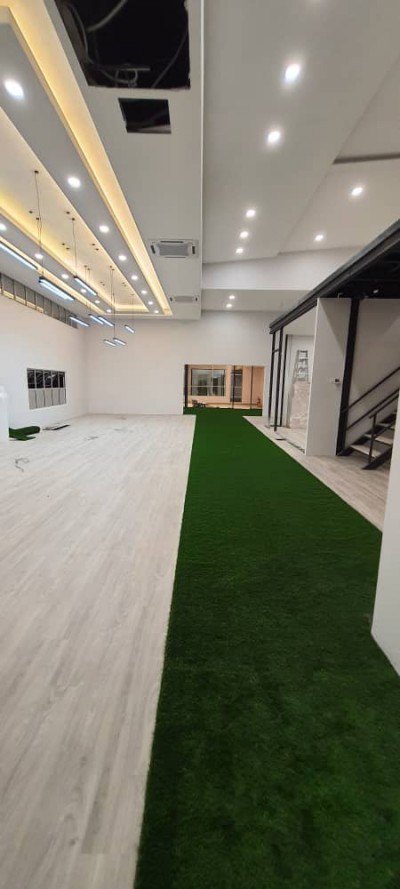 HOÀN THIỆN 600M2 CÔNG TRÌNH VĂN PHÒNG OFFICE: CUNG CẤP VÀ THI CÔNG SÀN NHỰA HÈM KHÓA SPC 4MM GIẢ GỖ PHỐI THẢM CỎ TRANG TRÍ ĐẸP CHẤT LƯỢNG QUANG TRAN 